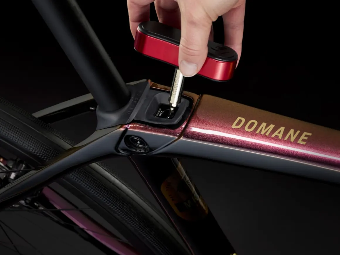 Women Trek Bikes Domane SLR 7 AXS Gen 4