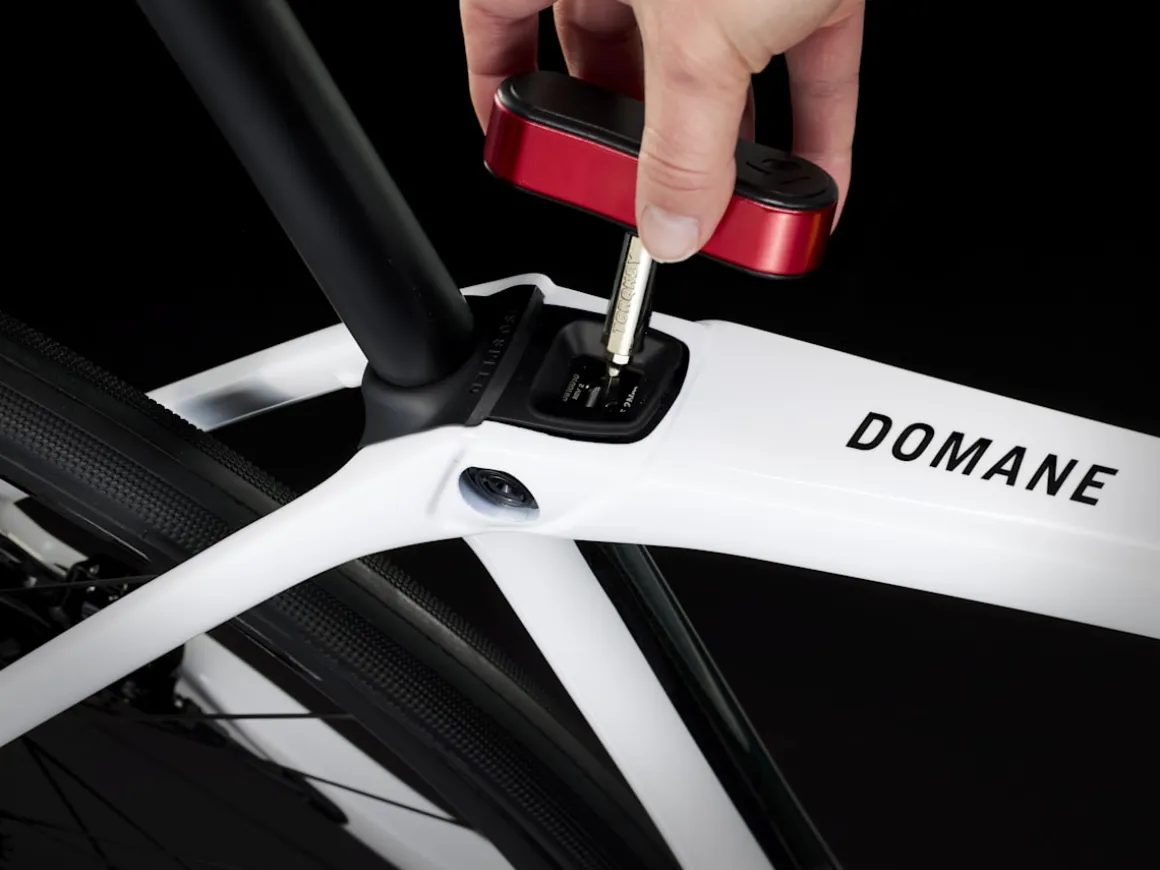 Women Trek Bikes Domane SLR 7 AXS Gen 4