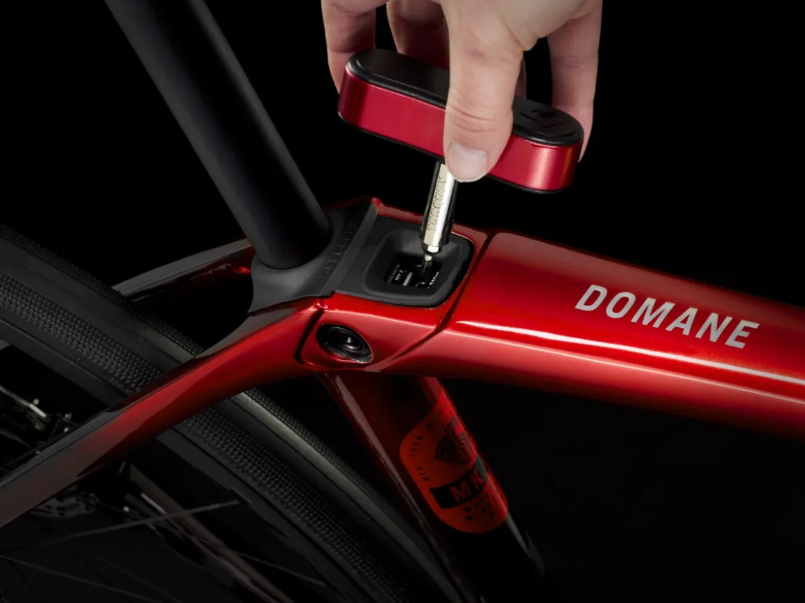 Women Trek Bikes Domane SLR 7 AXS Gen 4