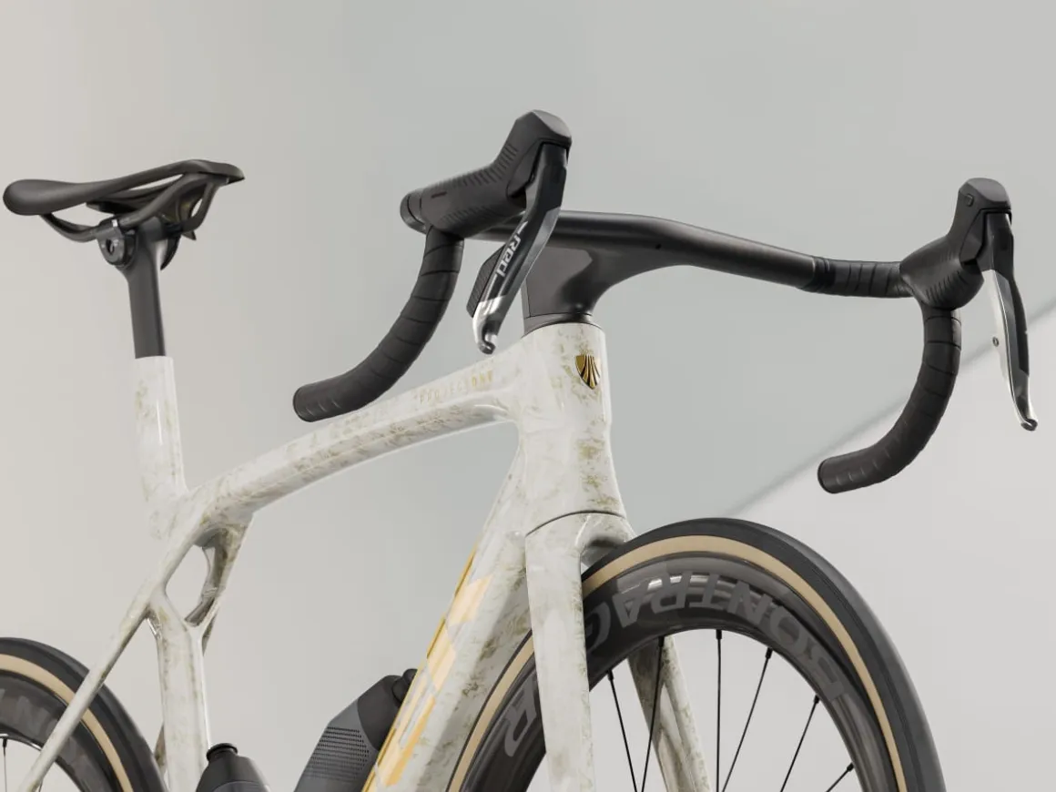Women Trek Bikes Madone SLR 9 AXS Gen 8