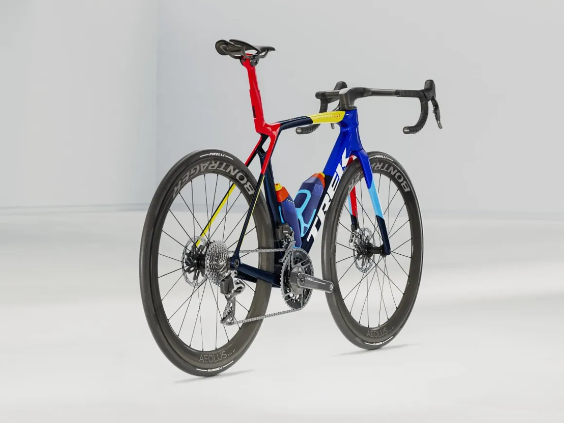 Women Trek Bikes Madone SLR 9 AXS Gen 8