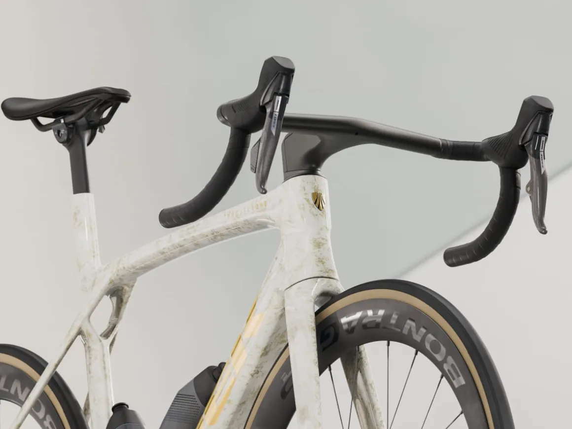 Women Trek Bikes Madone SLR 7 AXS Gen 8