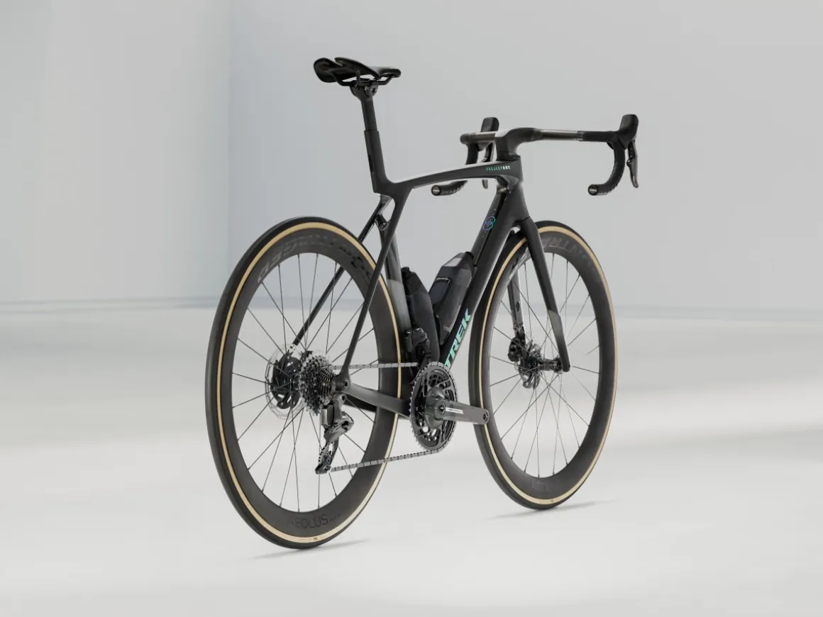 Women Trek Bikes Madone SLR 7 AXS Gen 8