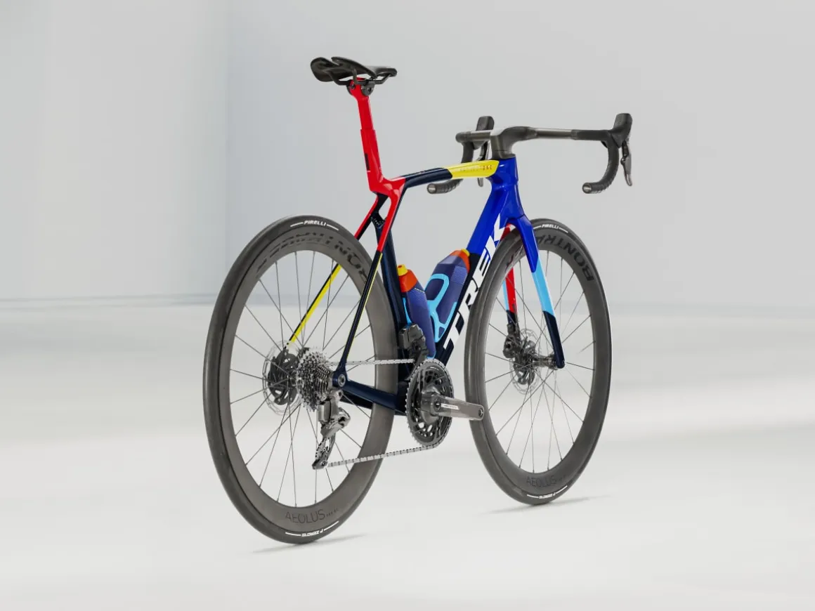 Women Trek Bikes Madone SLR 7 AXS Gen 8