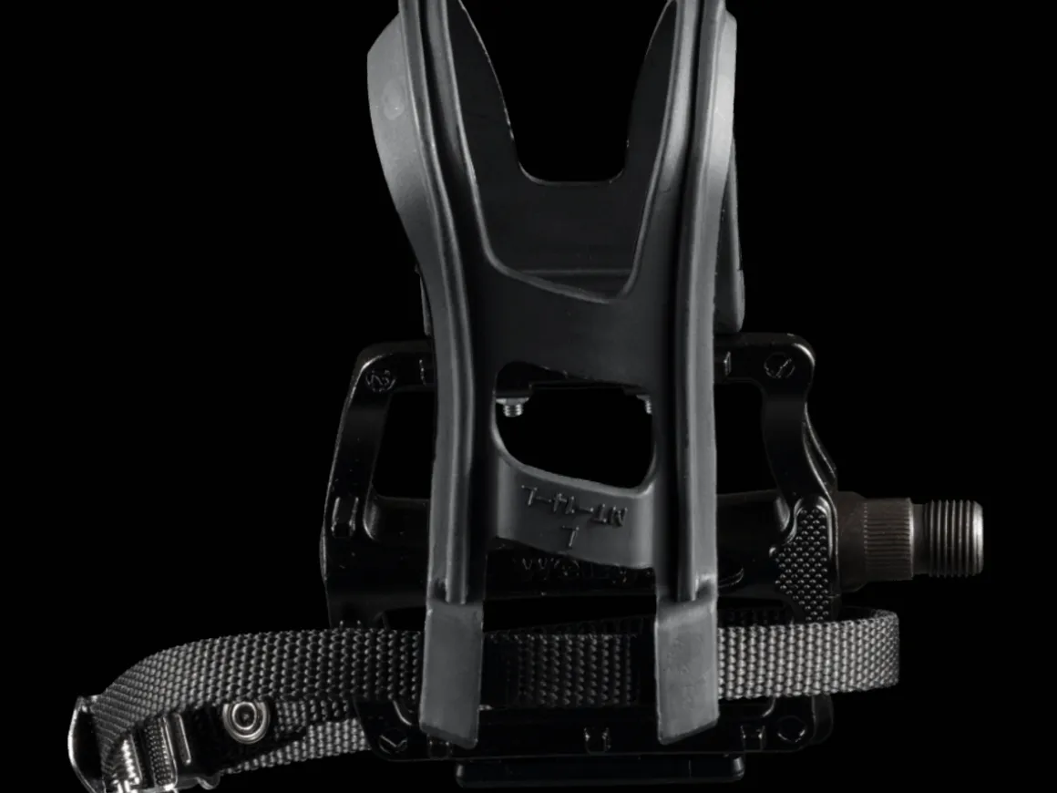 Trek Bikes Wellgo B133 Alloy Large Platform Pedal Set with Clip & Strap